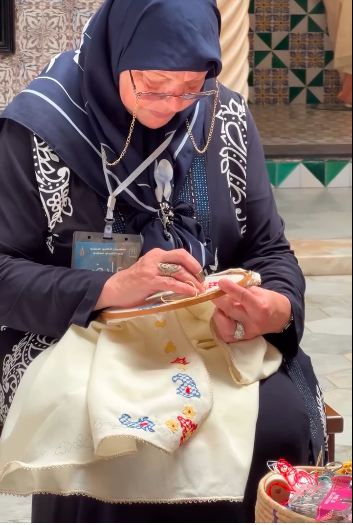 خيوط من ذهب تنسجها أيادي من زمن آخر